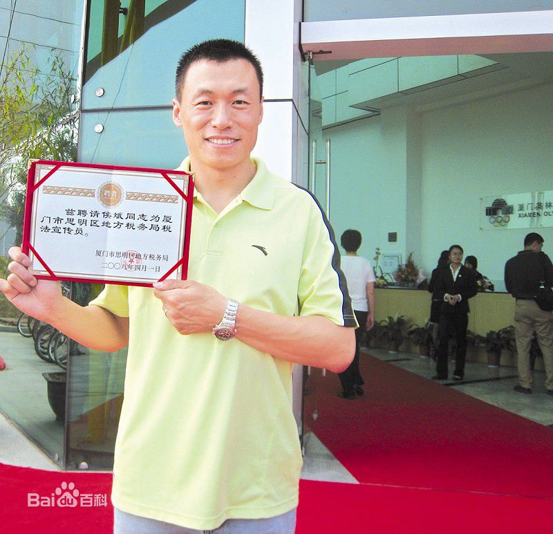 最新侯斌性感图片