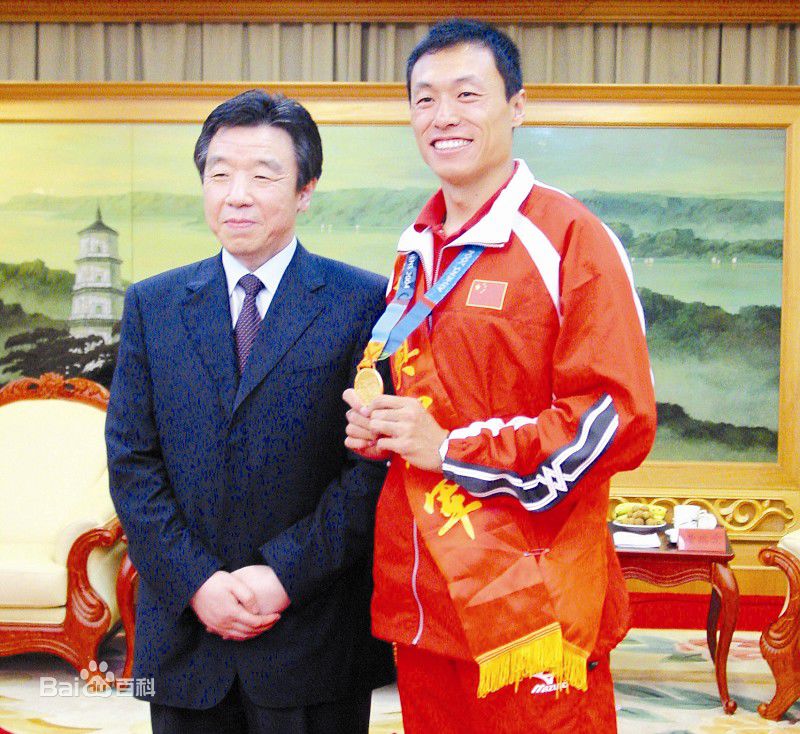 最新侯斌性感图片