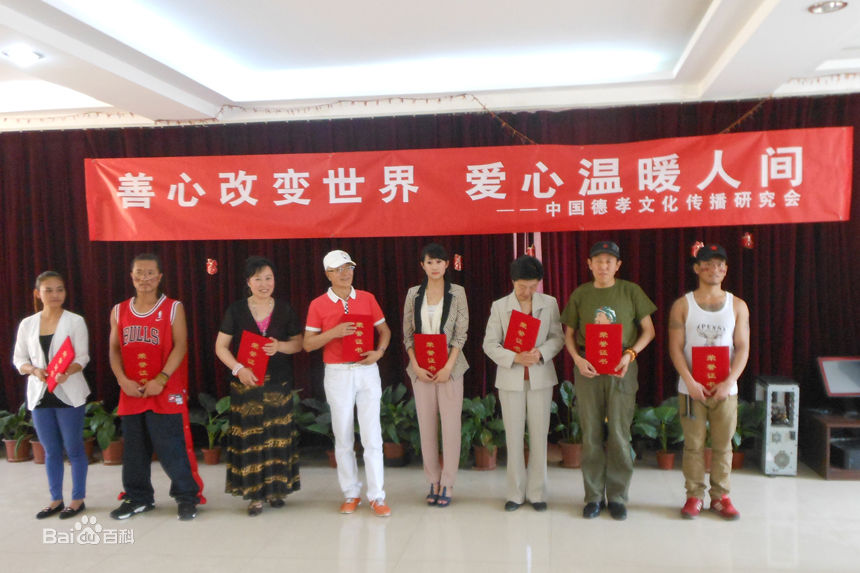 侯桐江(QifengYuan)母亲节诗朗诵照片素颜照相册