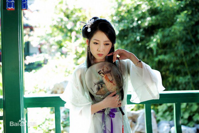 精选曹馨月在网络游戏《红楼梦》饰林黛玉中的图册