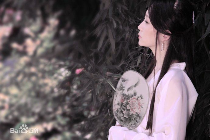 精选曹馨月在网络游戏《红楼梦》饰林黛玉中的图册