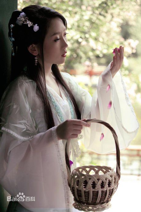 精选曹馨月在网络游戏《红楼梦》饰林黛玉中的图册