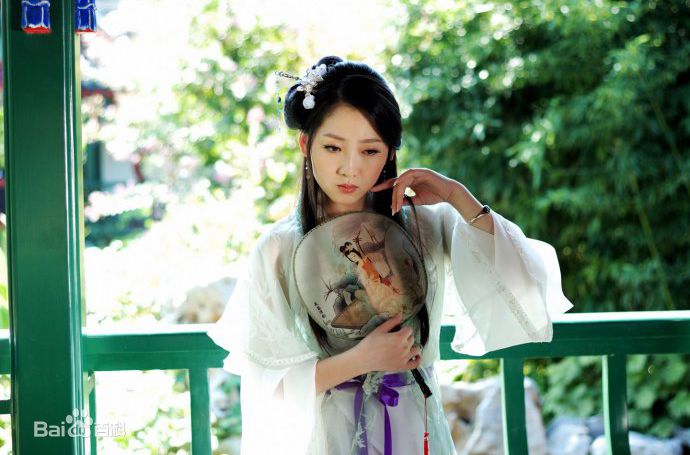 曹馨月前后照片