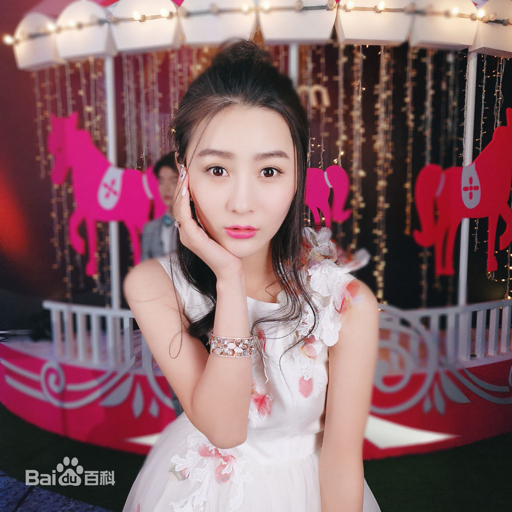 张维娜生活照前后照片