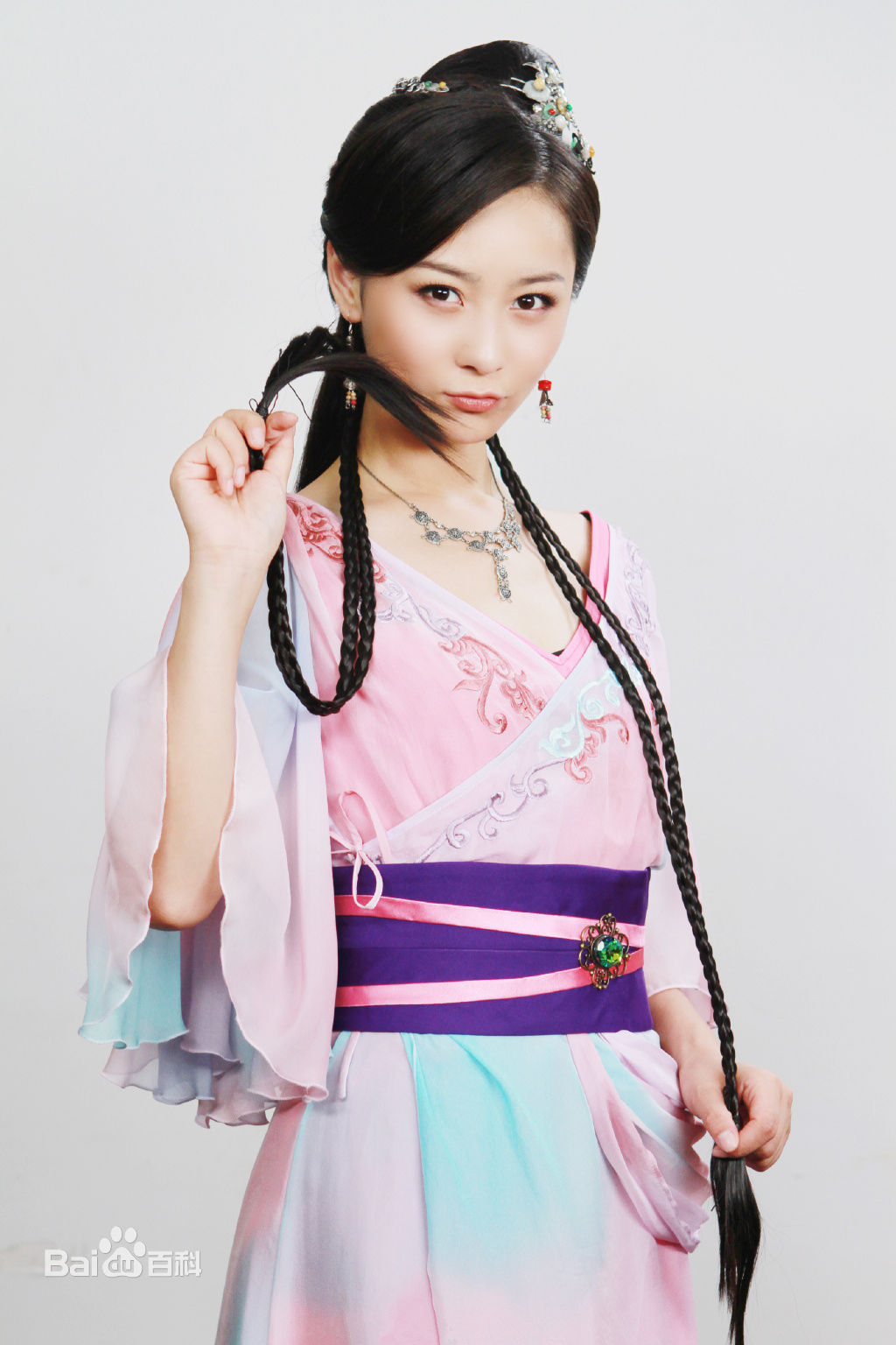 最全张维娜在《五鼠闹东京》纪赛花中的壁纸