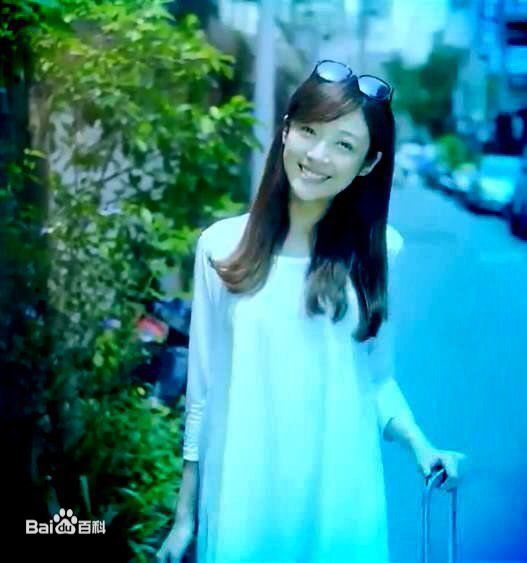 最新黄甄妮性感图片