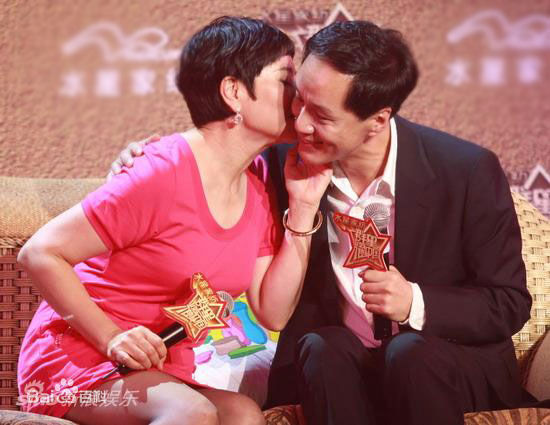 梁丹妮(Liangdanni)出席活动照片前后照片