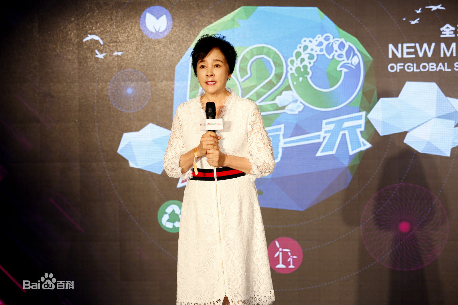 梁丹妮(Liangdanni)出席活动照片前后照片