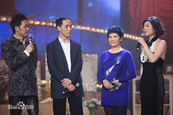 梁丹妮(Liangdanni)出席活动照片前后照片