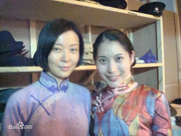 包美美人物合影前后照片