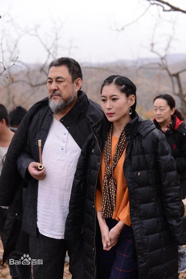 包美美人物合影前后照片