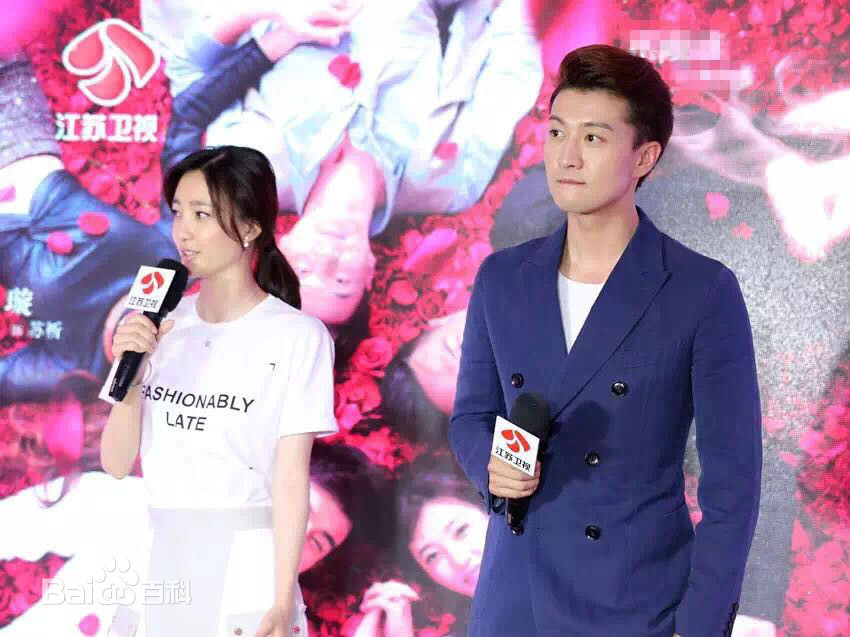 最新高仁在《两生花》发布会中的壁纸