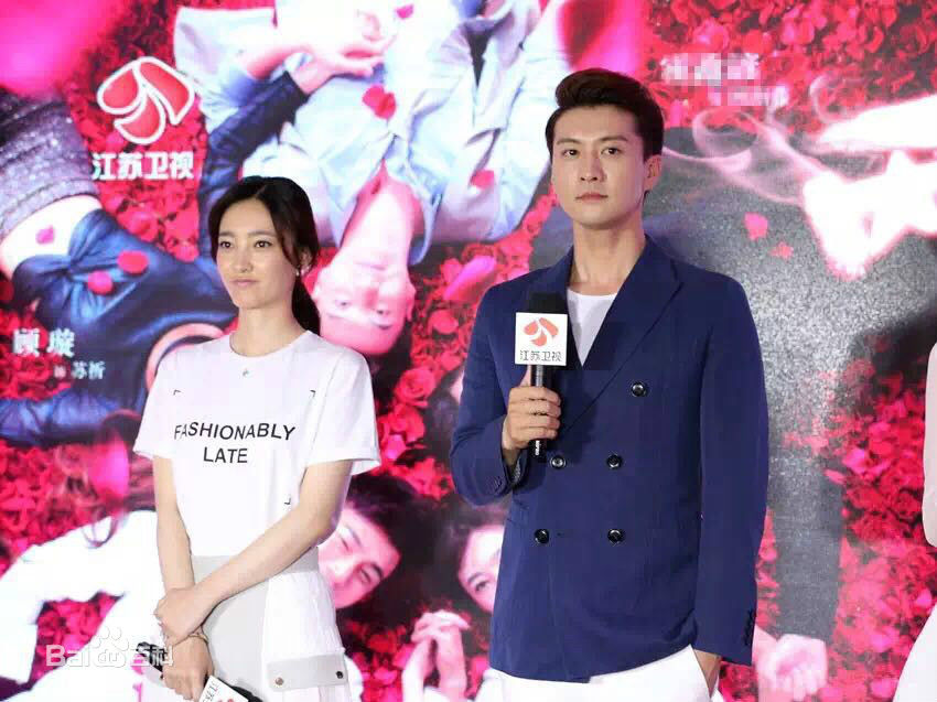 最新高仁在《两生花》发布会中的壁纸