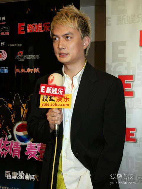 李泉(JamesLi)出席活动照壁纸壁纸