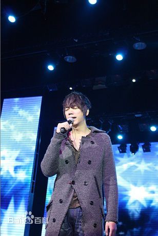 信乐团(Shin)原主唱苏见信前后照片