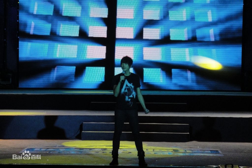 信乐团(Shin)原主唱苏见信前后照片