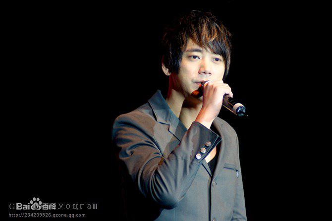 信乐团(Shin)原主唱苏见信前后照片