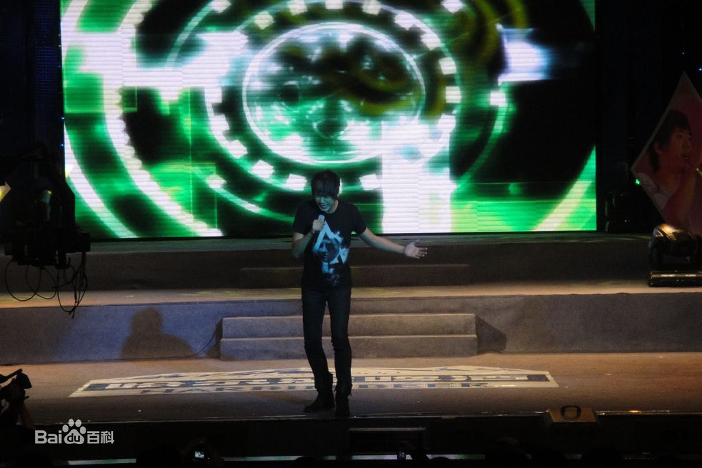 信乐团(Shin)原主唱苏见信前后照片