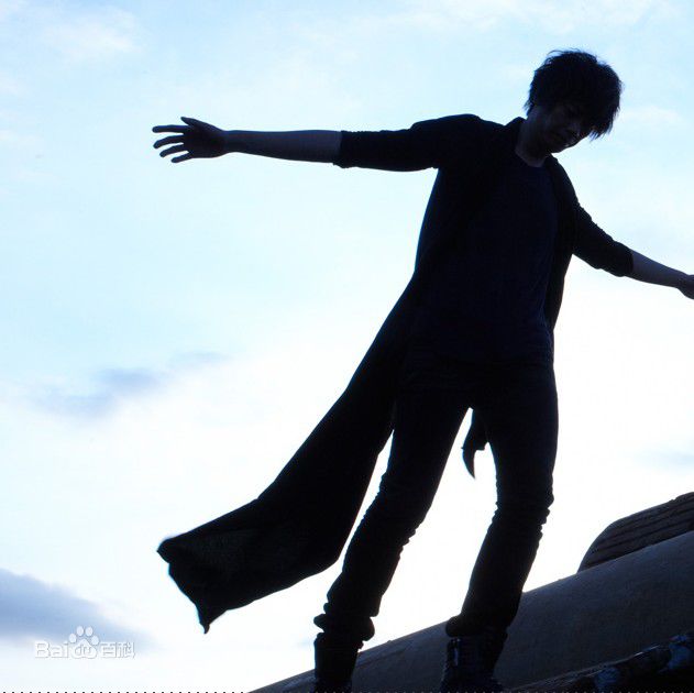 信乐团(Shin)原主唱苏见信前后照片