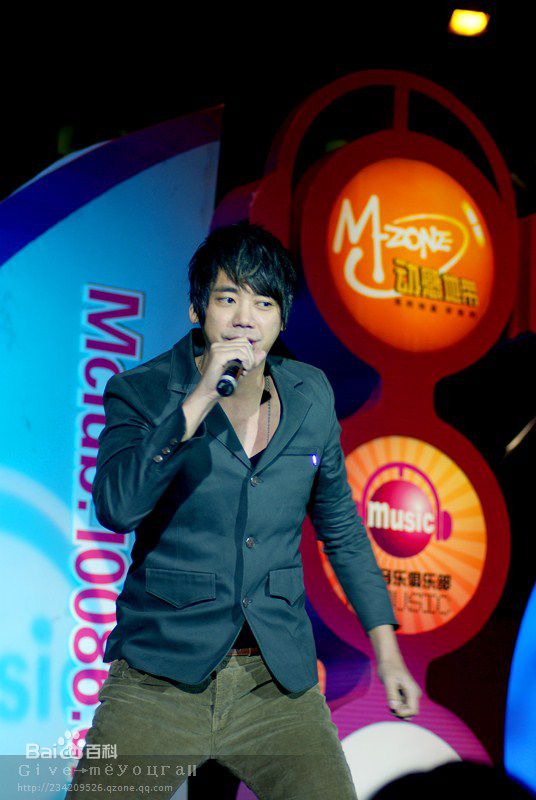 信乐团(Shin)原主唱苏见信前后照片