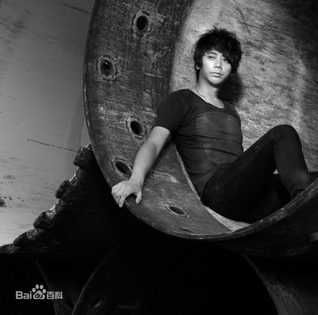 信乐团(Shin)原主唱苏见信前后照片