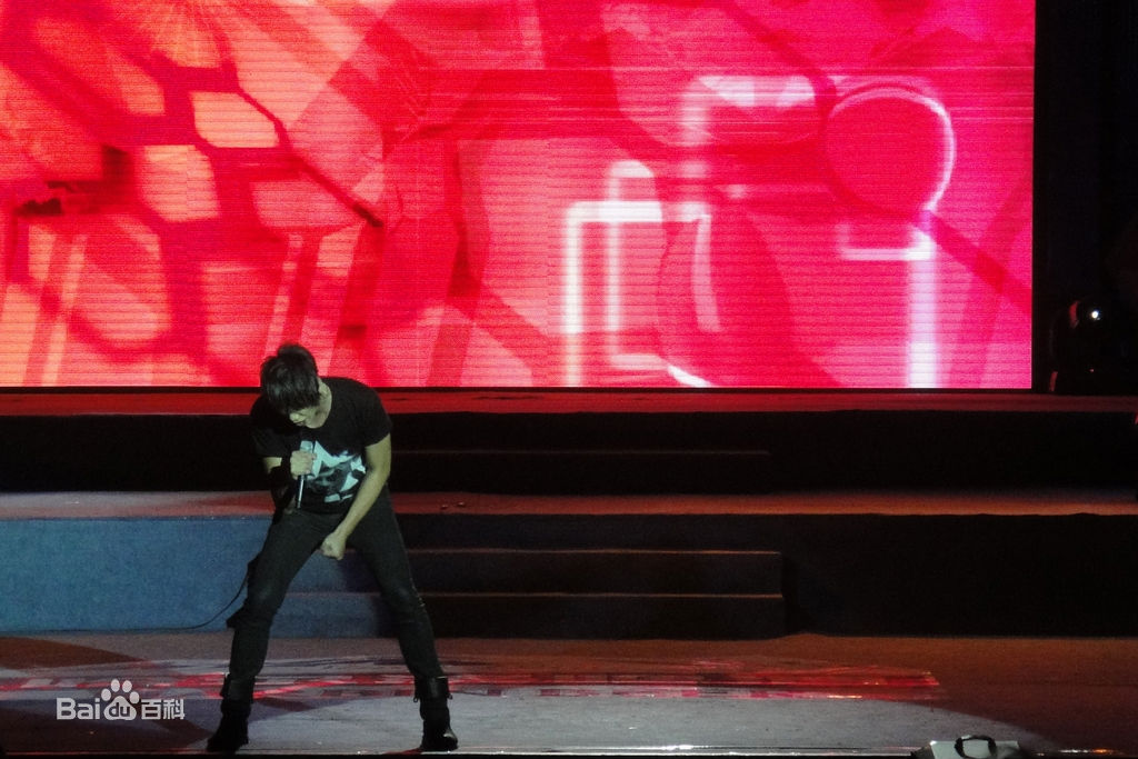 信乐团(Shin)原主唱苏见信前后照片