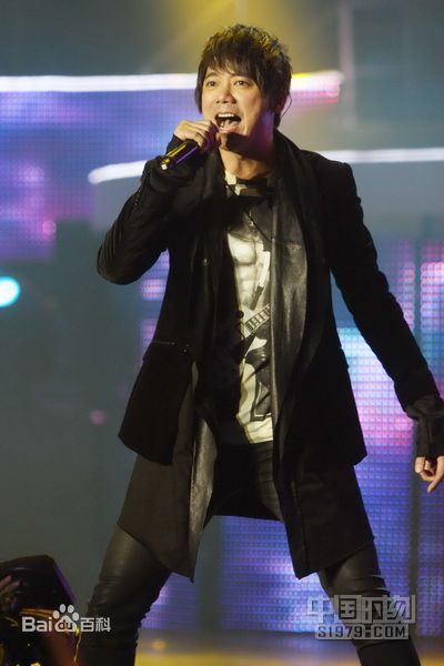 信乐团(Shin)原主唱苏见信前后照片