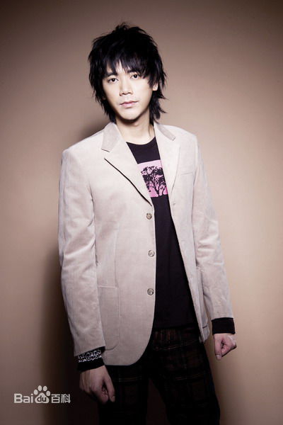 信乐团(Shin)原主唱苏见信前后照片