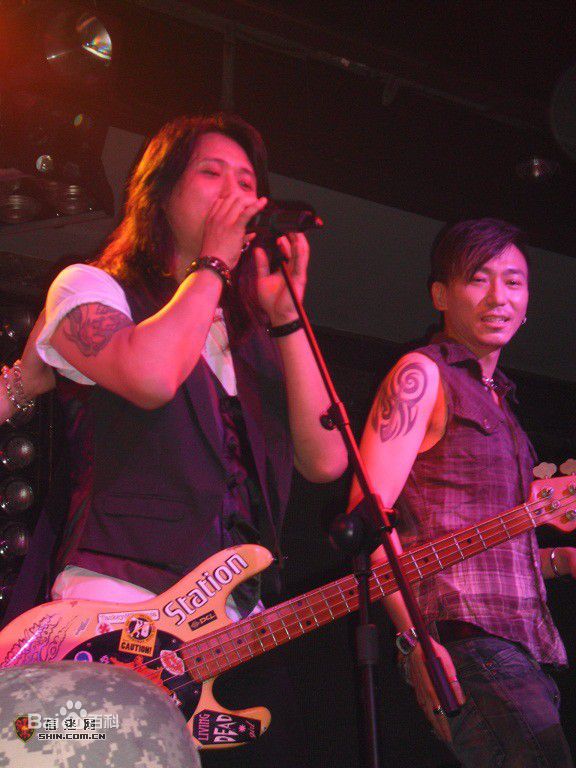 信乐团(Shin)2010年广州莉莉玛莲酒吧生活照