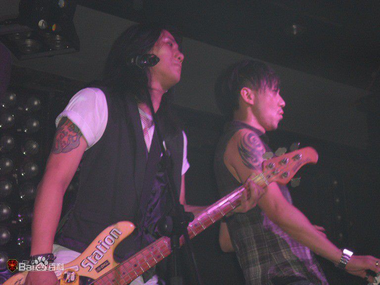 信乐团(Shin)2010年广州莉莉玛莲酒吧生活照