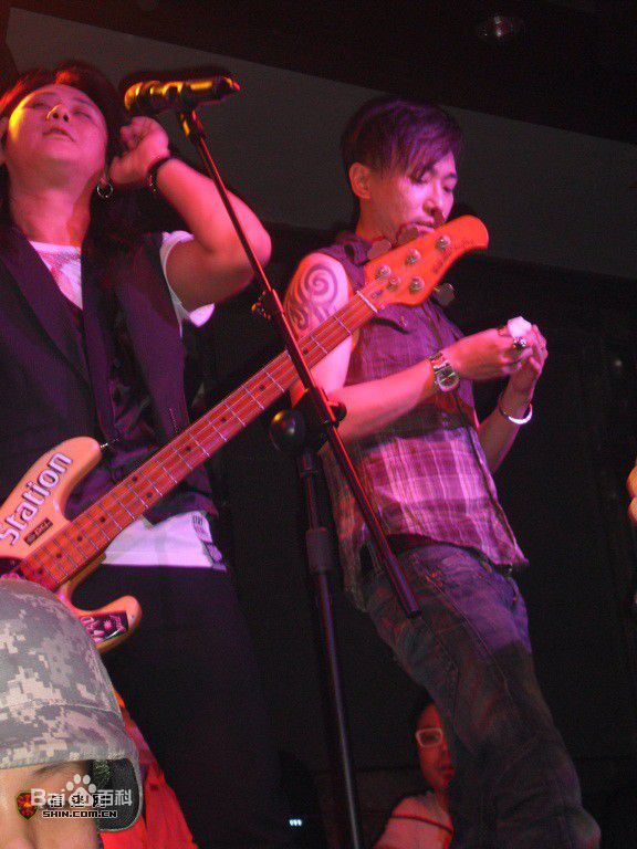 信乐团(Shin)2010年广州莉莉玛莲酒吧生活照
