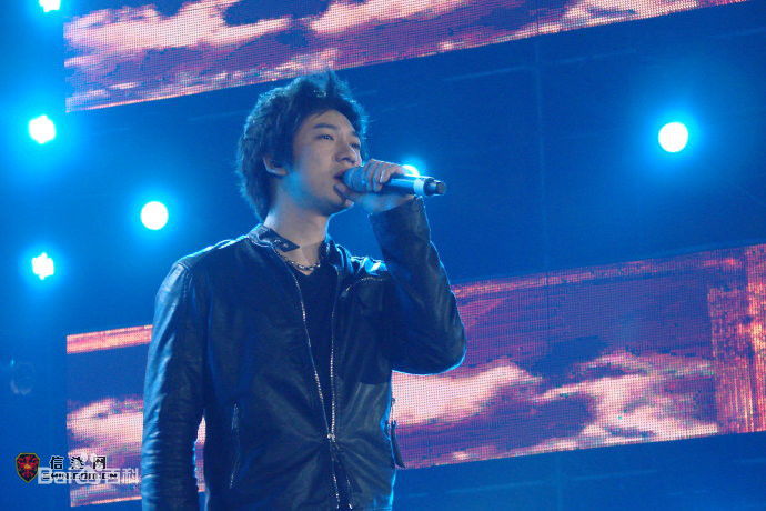 信乐团(Shin)2010年星耀临沂演唱会壁纸壁纸