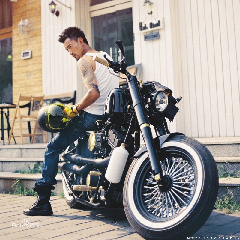 高华阳最新杂志拍摄-生活中的“胡生”壁纸