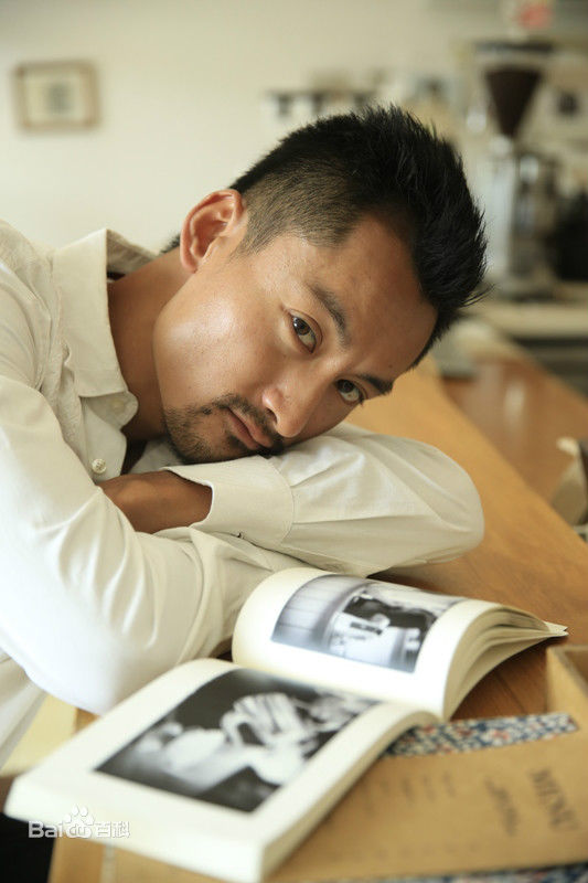 高华阳最新杂志拍摄-生活中的“胡生”壁纸