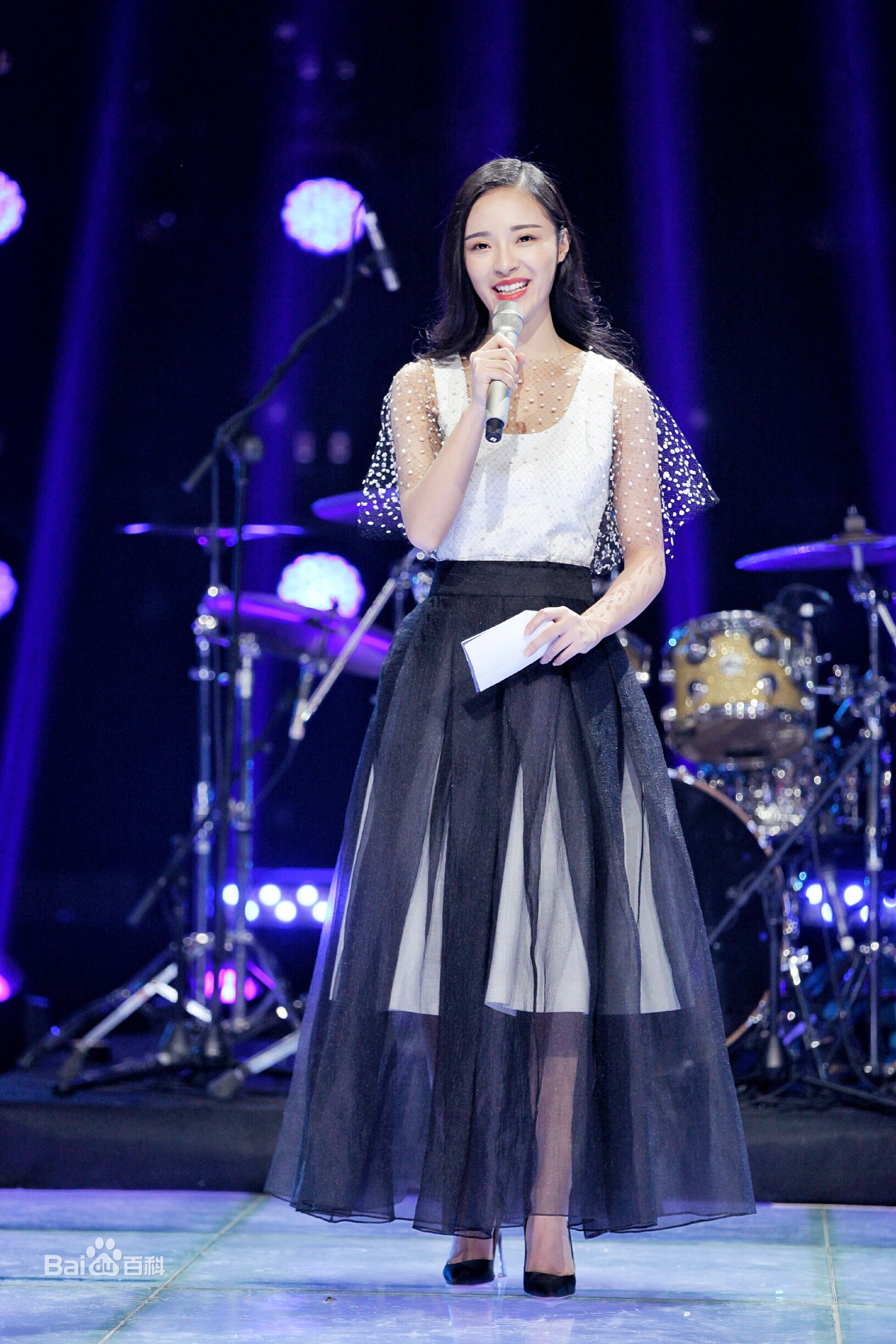 李莎旻子主持经历壁纸壁纸