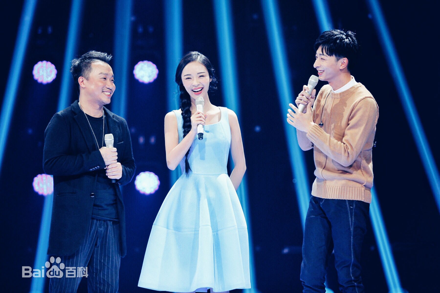 李莎旻子主持经历壁纸壁纸