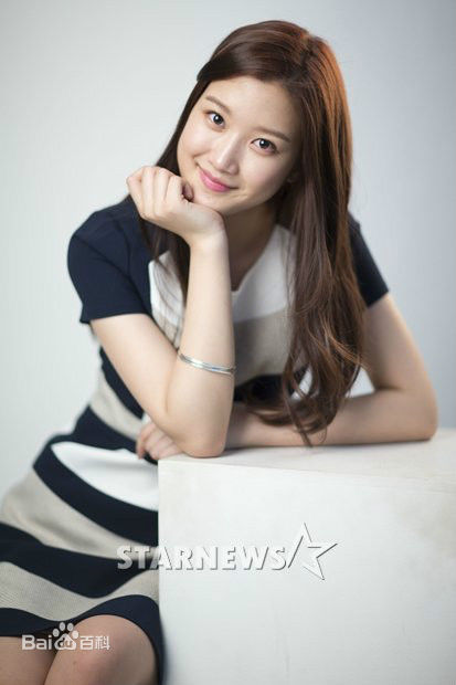 文佳煐( ，Moon Ga Young)文佳音新闻采访图前后照片