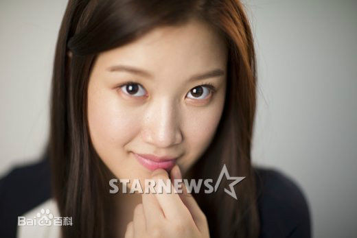 文佳煐( ，Moon Ga Young)文佳音新闻采访图前后照片