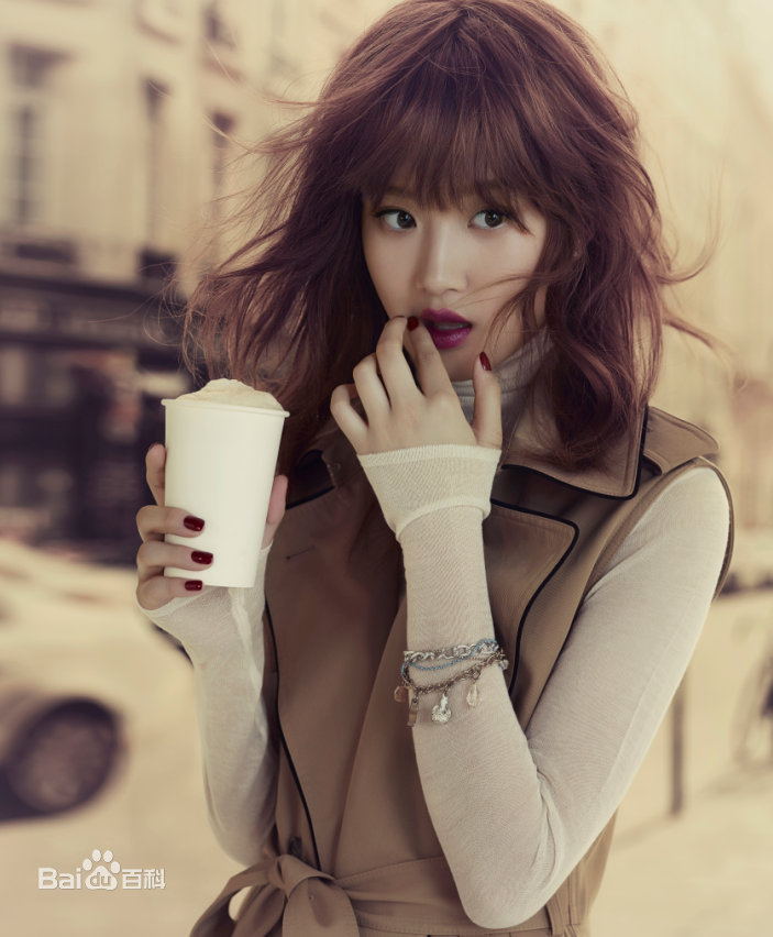 文佳煐( ，Moon Ga Young)Ceci前后照片