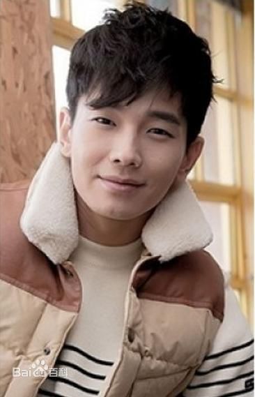 温朱万(，On Ju Wan)生活照