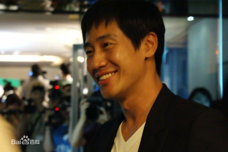 申河均(，Shin Ha-kyun，シン ハギュン)经历图册前后照片