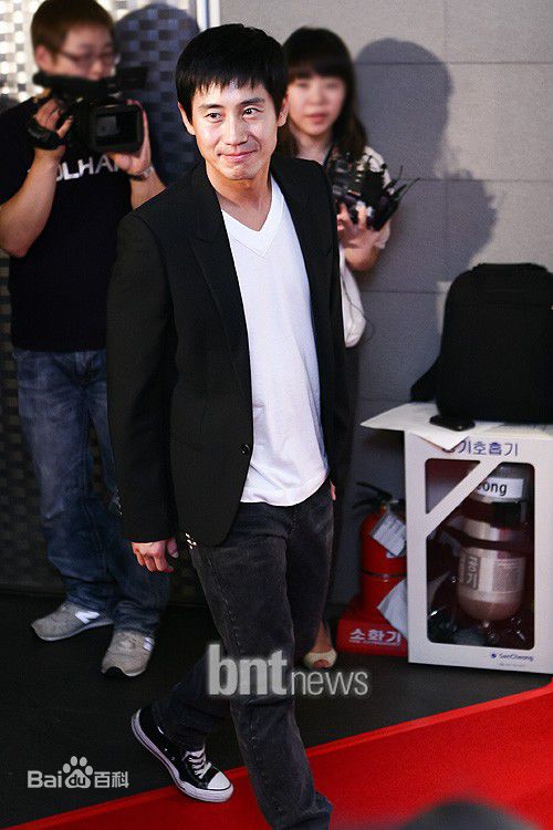 申河均(，Shin Ha-kyun，シン ハギュン)经历图册前后照片