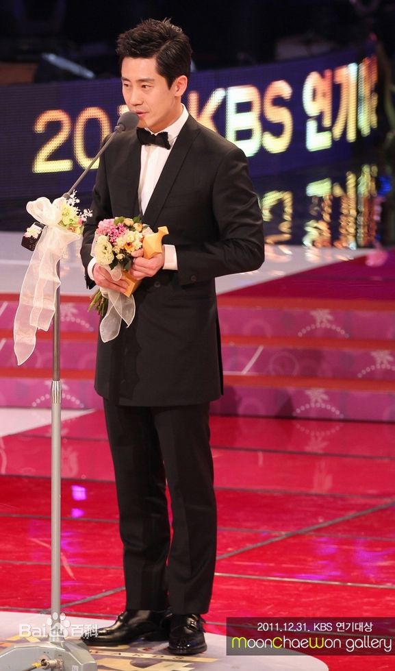 申河均(，Shin Ha-kyun，シン ハギュン)获奖情况图册前后照片