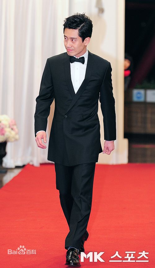 申河均(，Shin Ha-kyun，シン ハギュン)获奖情况图册前后照片