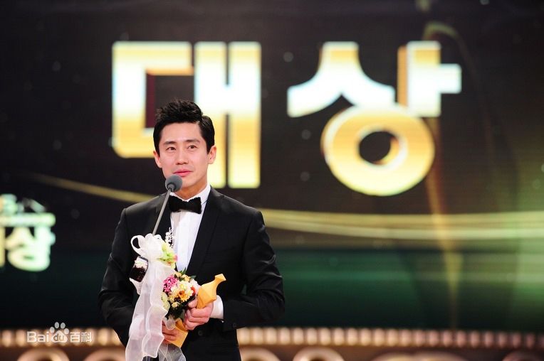 申河均(，Shin Ha-kyun，シン ハギュン)获奖情况图册前后照片