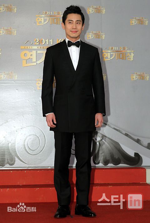 申河均(，Shin Ha-kyun，シン ハギュン)获奖情况图册前后照片