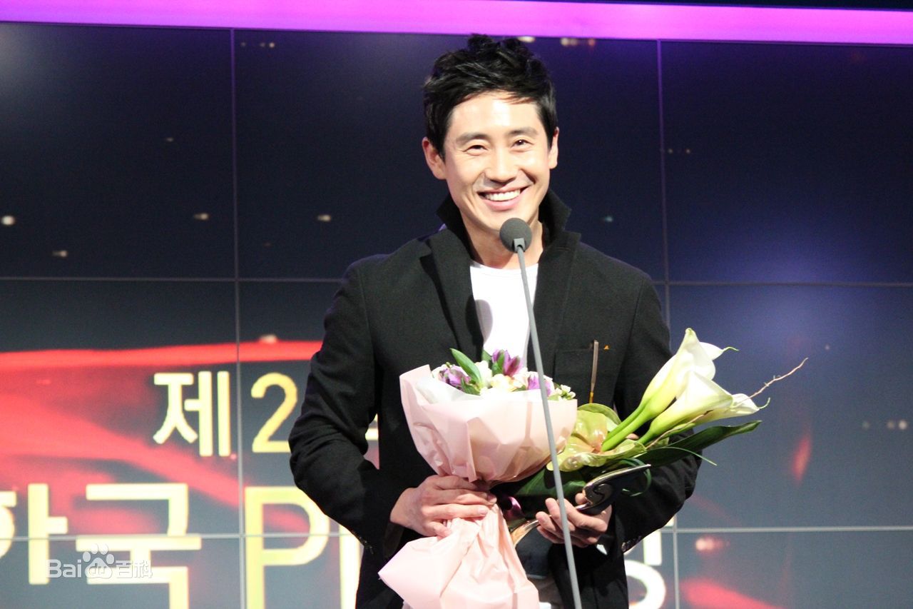 申河均(，Shin Ha-kyun，シン ハギュン)获奖情况图册前后照片