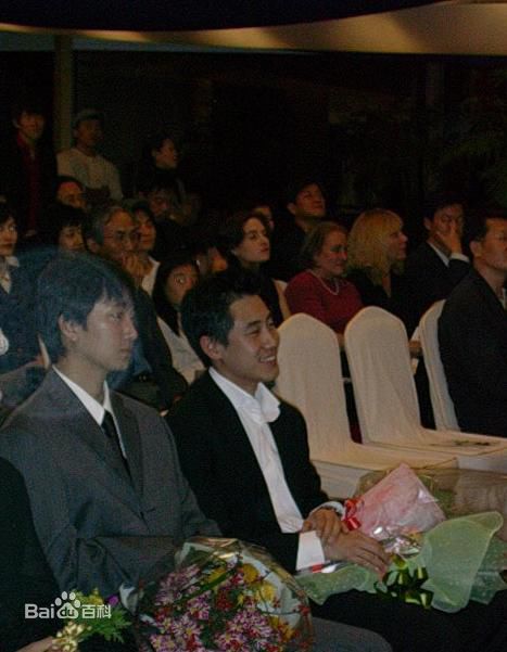 申河均(，Shin Ha-kyun，シン ハギュン)获奖情况图册前后照片