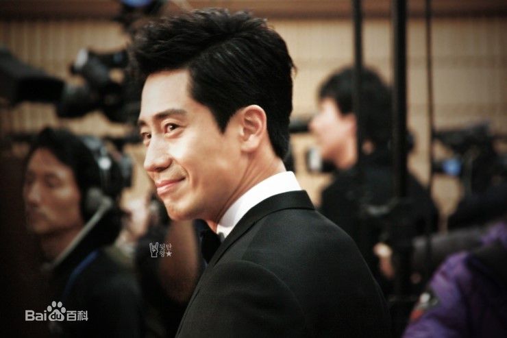 申河均(，Shin Ha-kyun，シン ハギュン)获奖情况图册前后照片