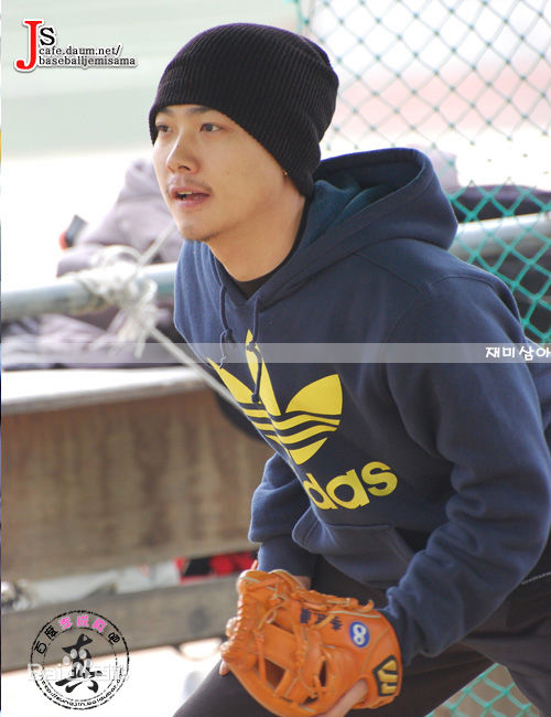 李成真()最新人物图集